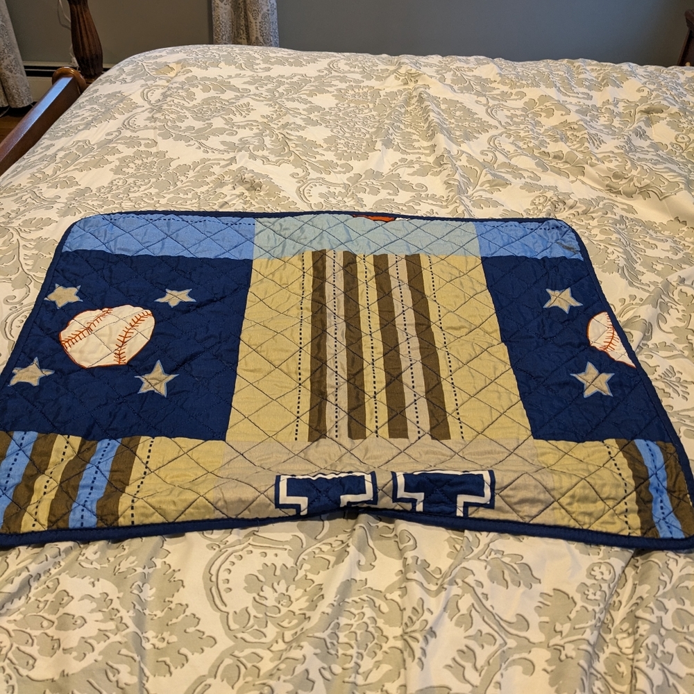 Twin size quilt sports theme - Picture 3 of 4